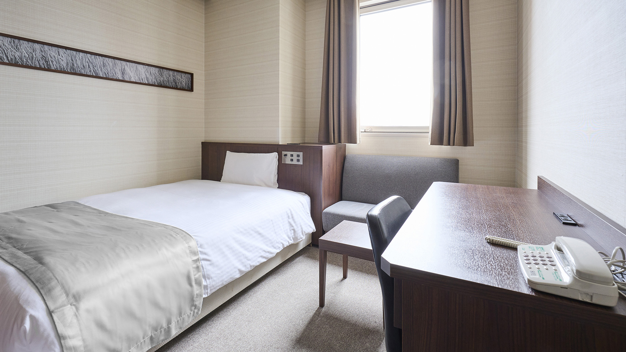 【スーペリアシングル】 16.5平米 ベッド幅140㎝  客室は最上階