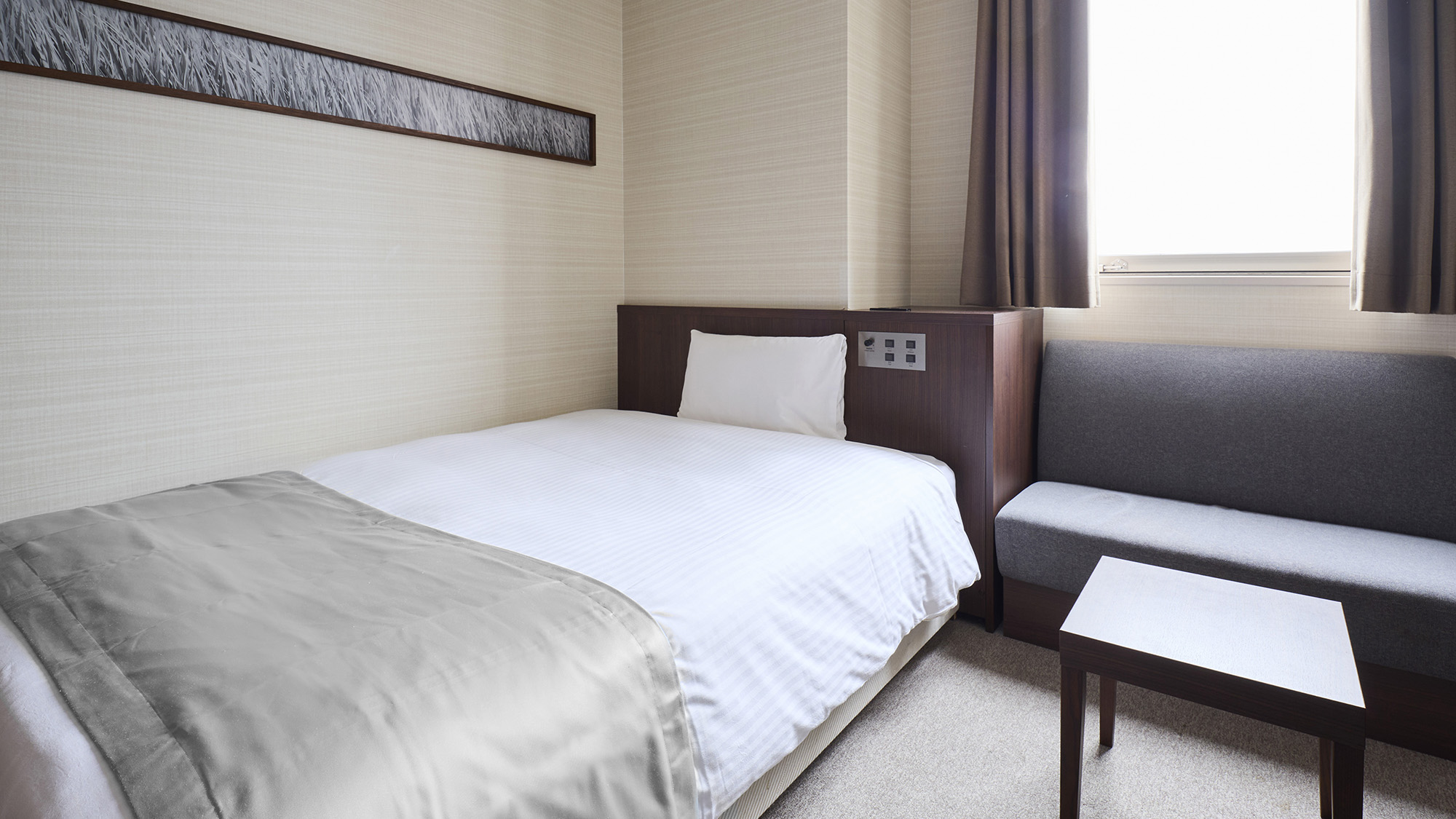 【スーペリアシングル】 16.5平米 ベッド幅140㎝  客室は最上階