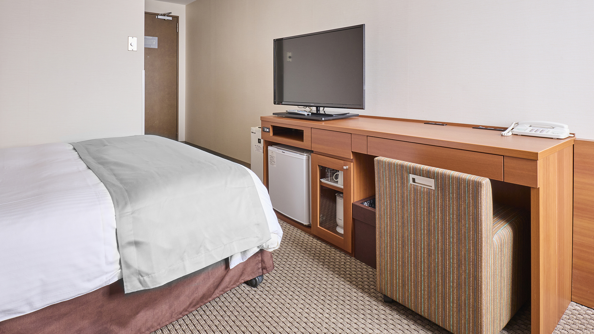 【ダブルルーム】 広々19平米 ベッド幅140㎝ 最大2名様までご利用可能です