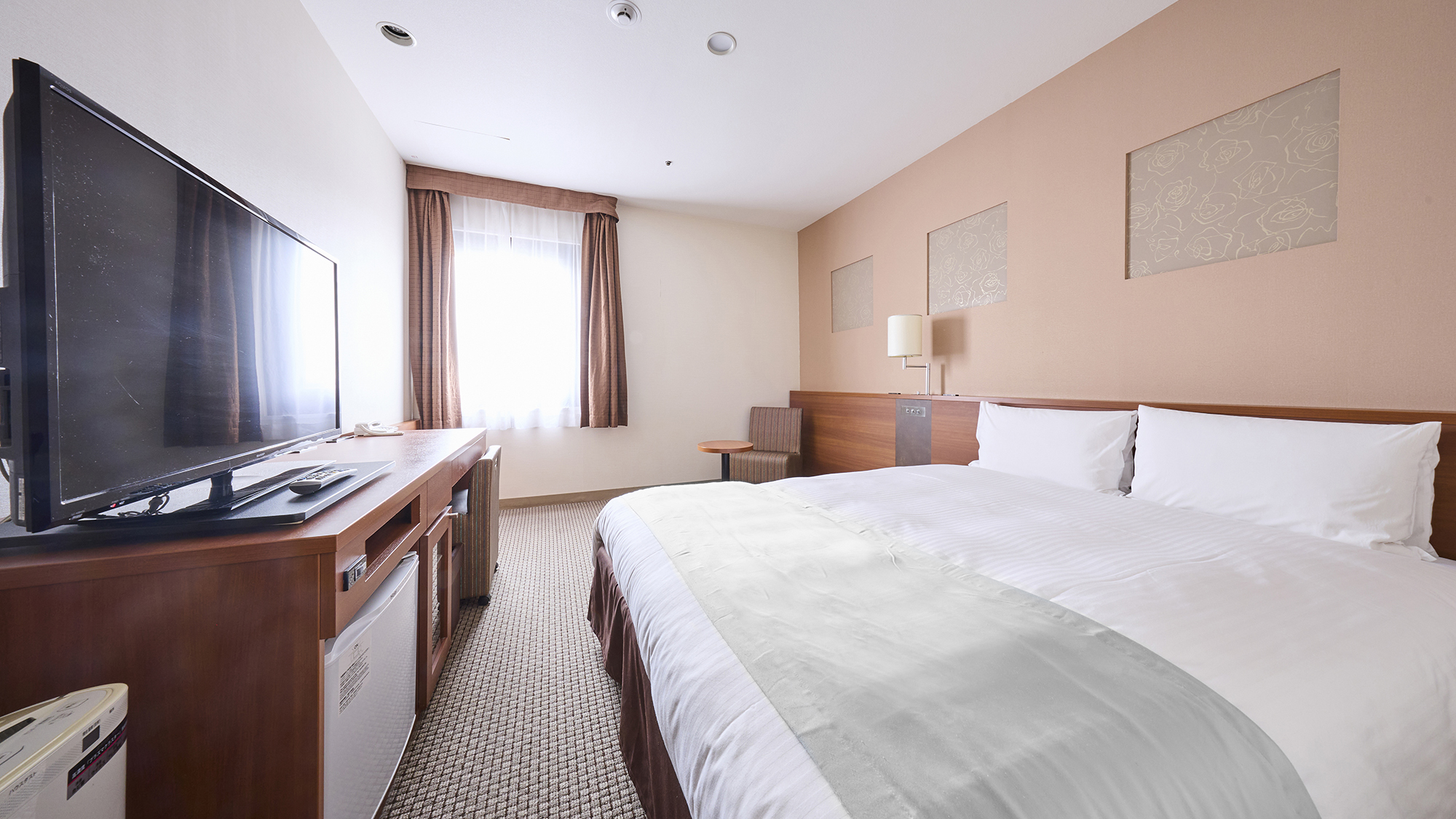 【ダブルルーム】 広々19平米 ベッド幅140㎝ 最大2名様までご利用可能です