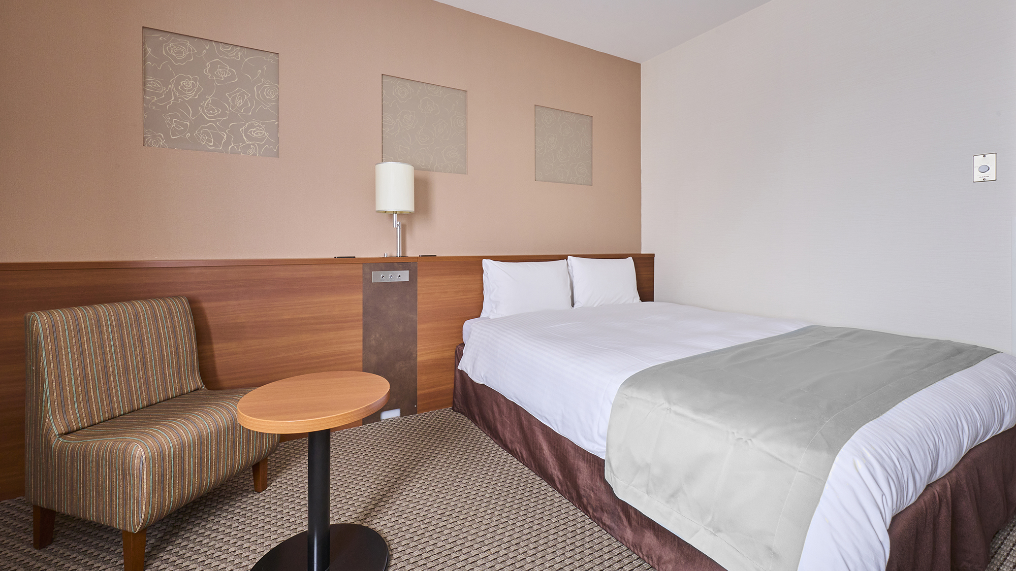 【ダブルルーム】 広々19平米 ベッド幅140㎝ 最大2名様までご利用可能です