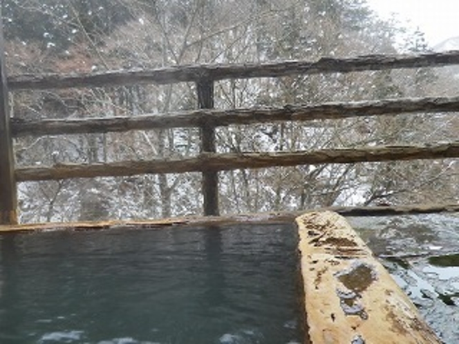 貸し切り露天風呂「寿」からの雪景色