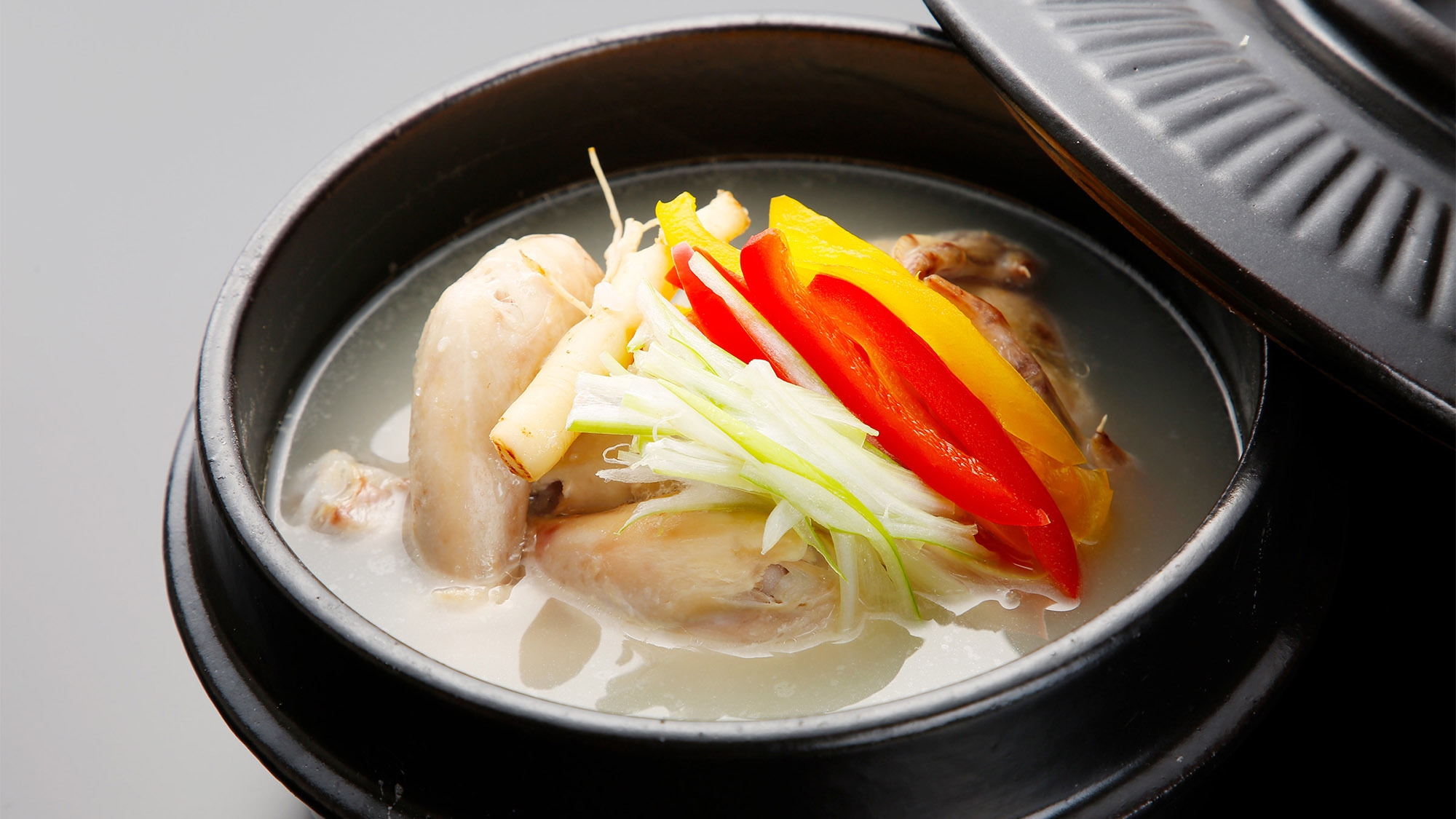 参鶏湯がメイン「1泊2食」韓国出身の女将自慢の栄養たっぷりサムゲタンで食欲増進！