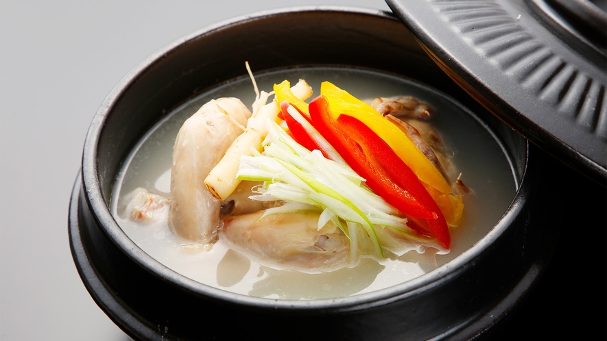 ・【料理一例】韓国料理　サムゲタン（参鶏湯）