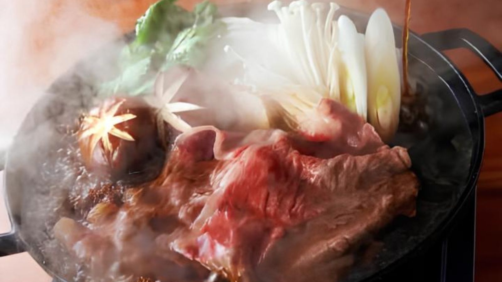 【冬の味覚｜すき焼き鍋プラン】地元食材の旨みを熱々鍋で！源泉温泉と共に愉しむ至福の時間(1泊2食)