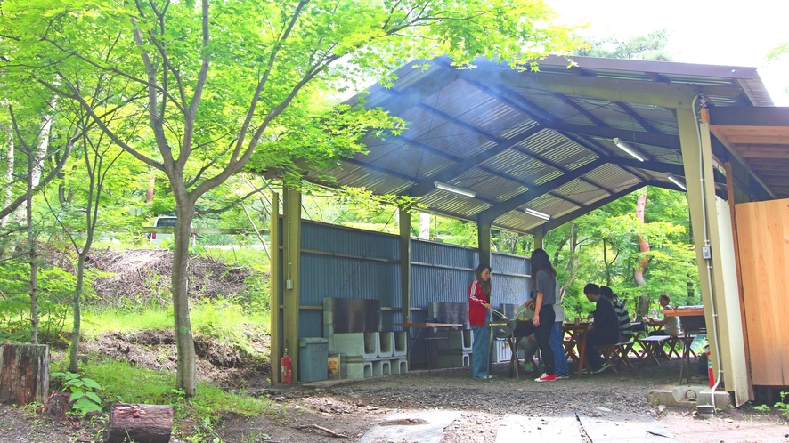 ◆大自然の中でBBQ♪屋根付きBBQハウスがあるので雨でも大丈夫！