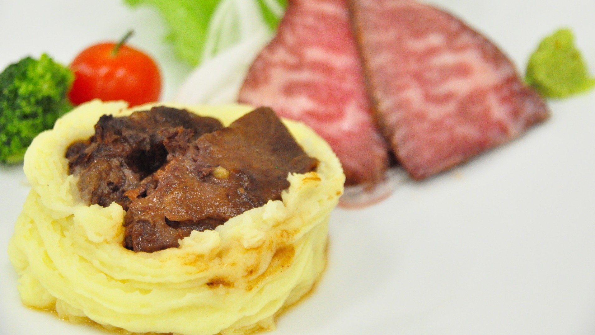 【5％OFF】【楽天スーパーSALE】地産食材のお肉料理とハーフビュッフェ！