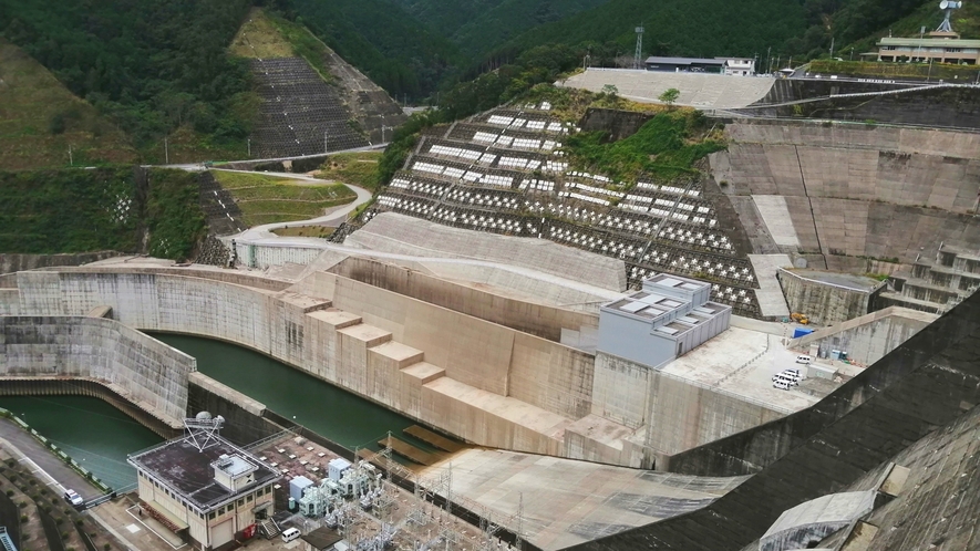 【鶴田ダム】九州で2番目に長い川内川に位置する、九州で一番高い重力式コンクリートダム