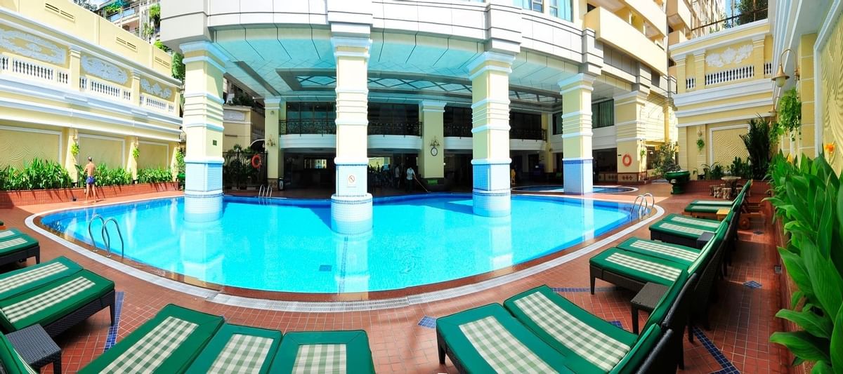 スイミングプール