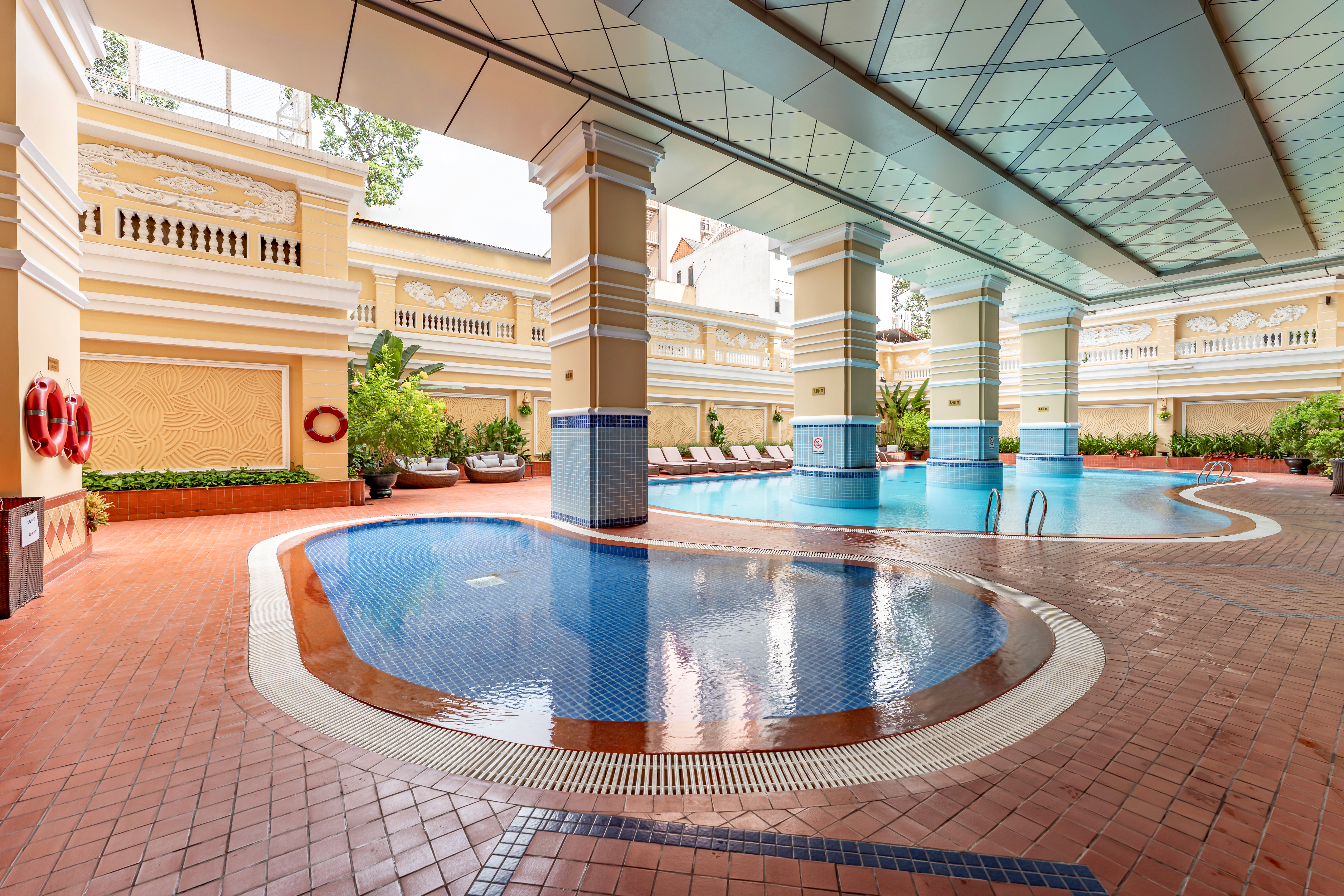 スイミングプール