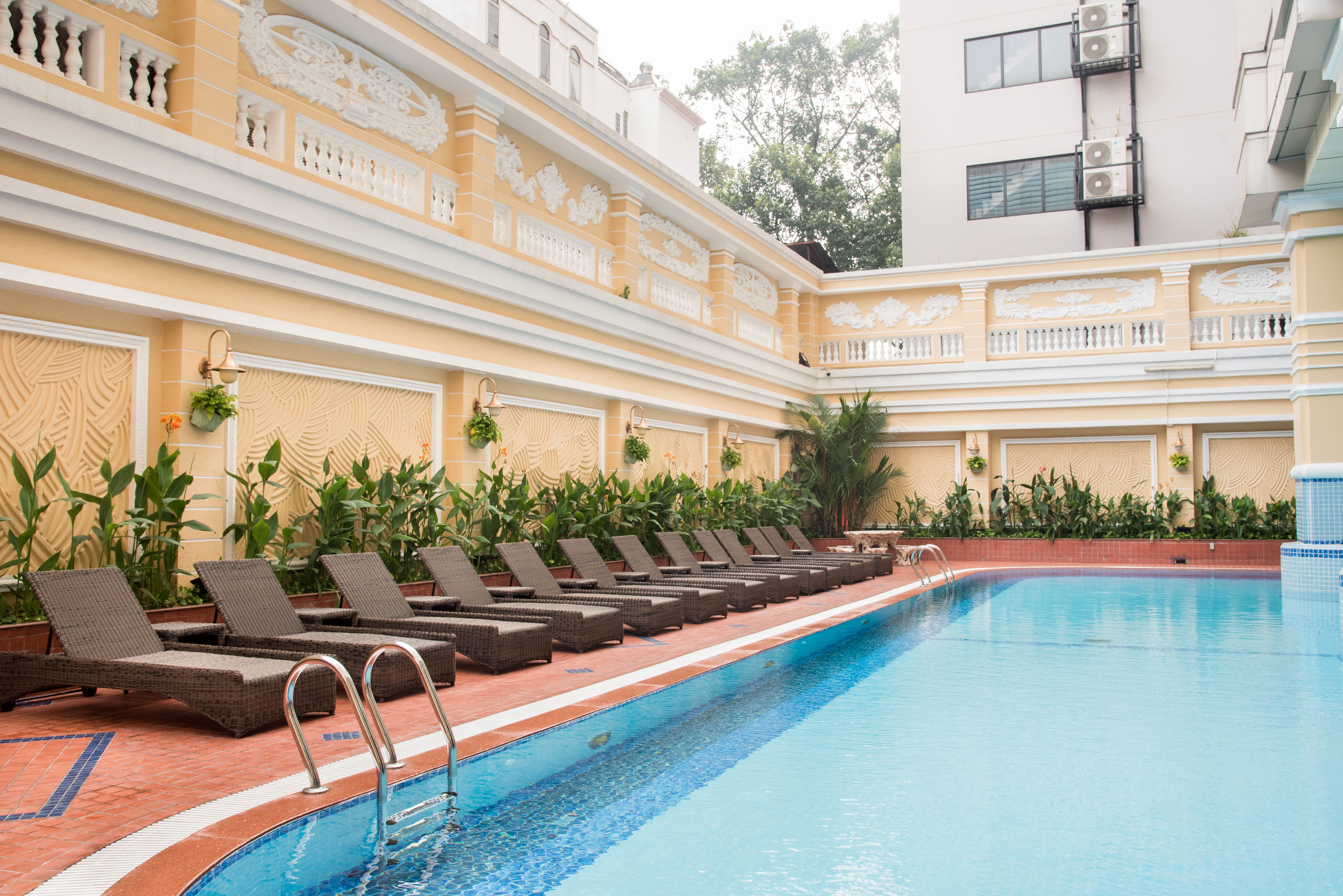 スイミングプール