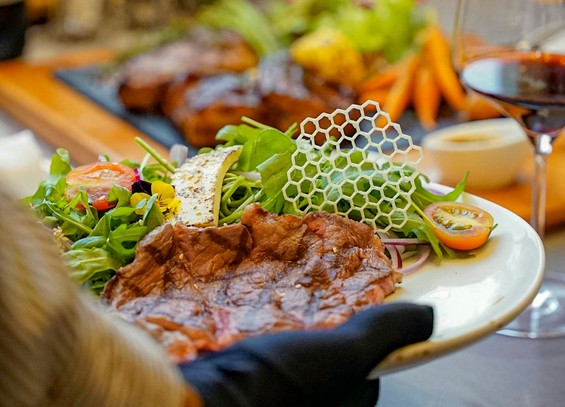  Rare Steakhouse レストラン