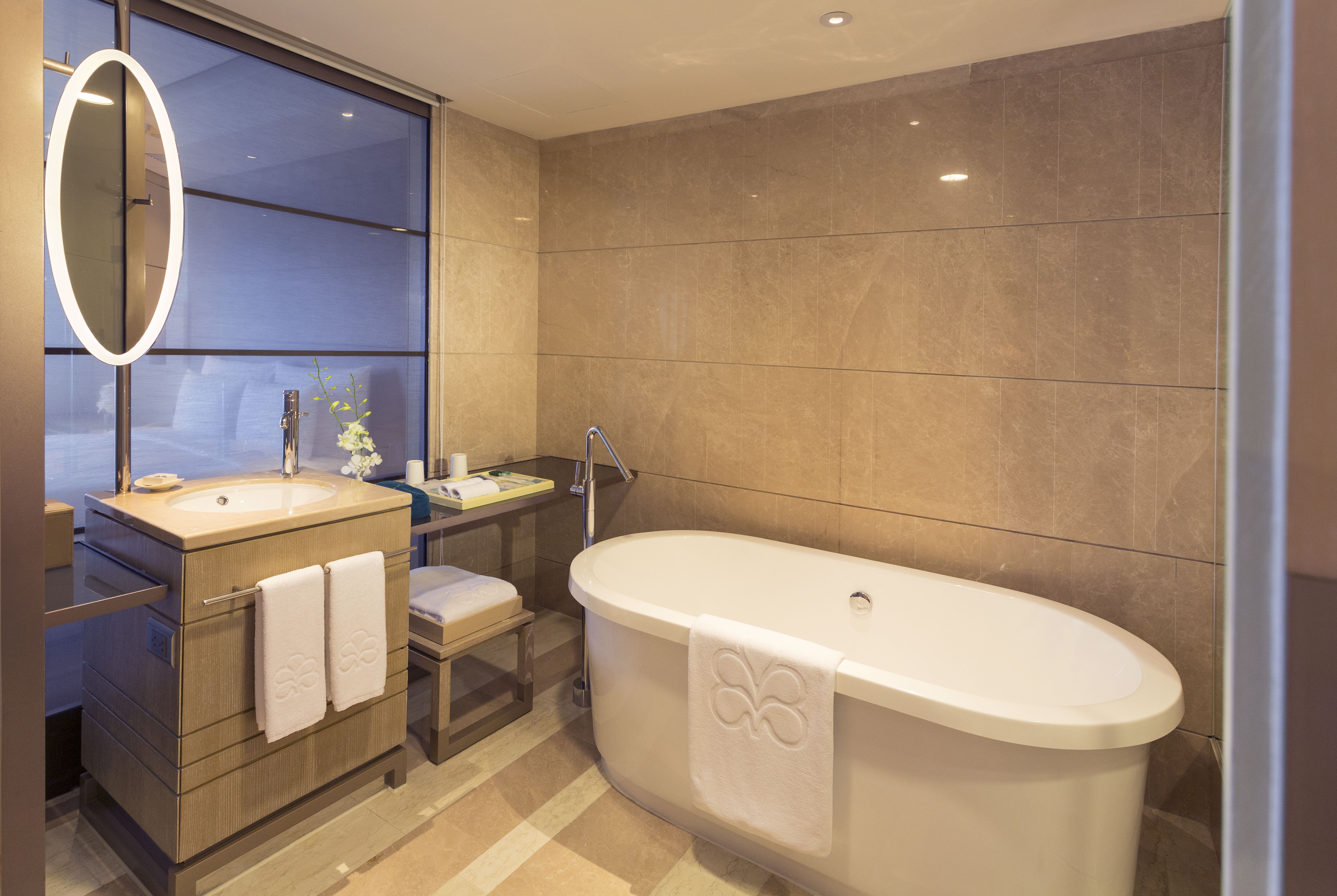 デラックス ＜キングベッド＞