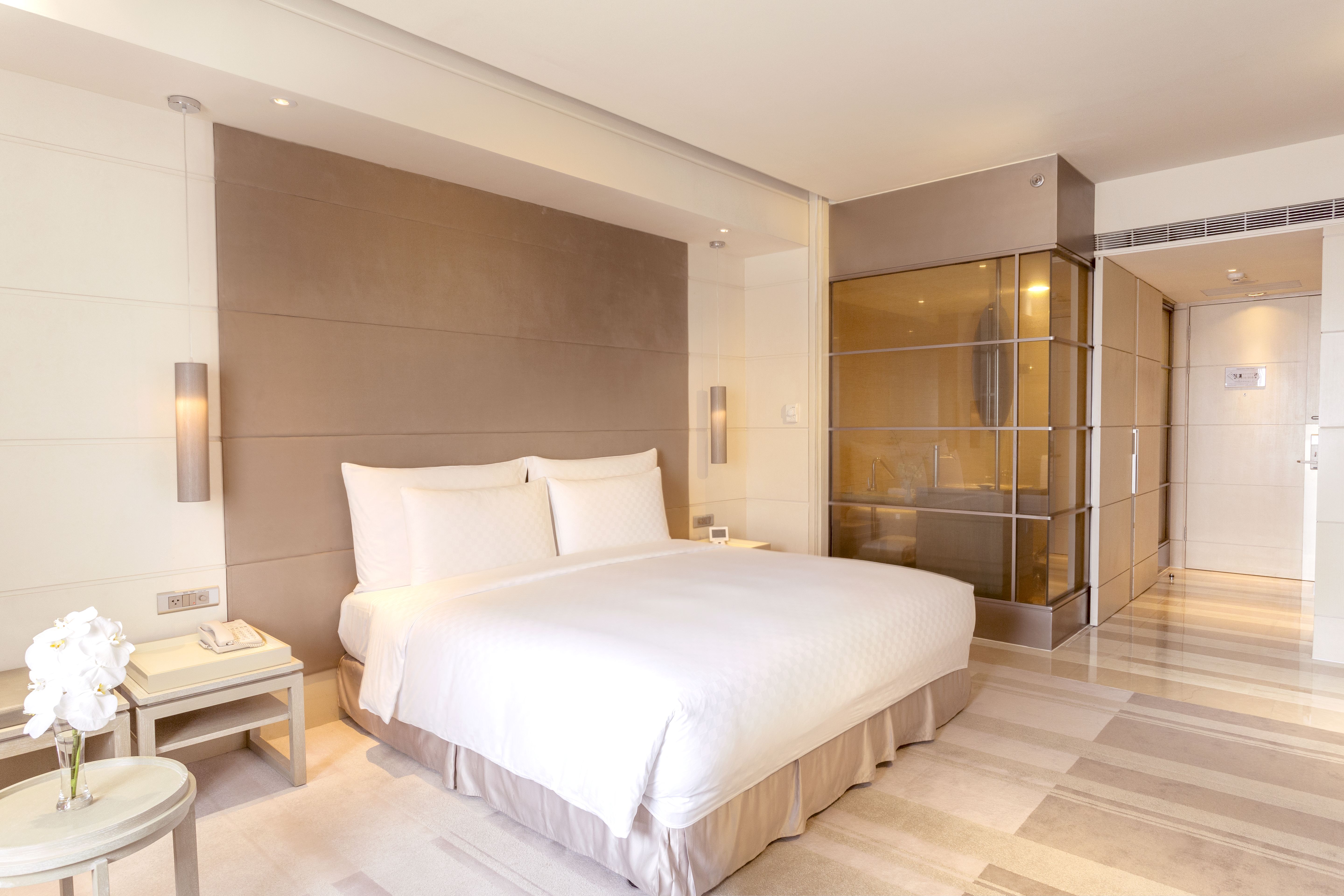 デラックス ＜キングベッド＞