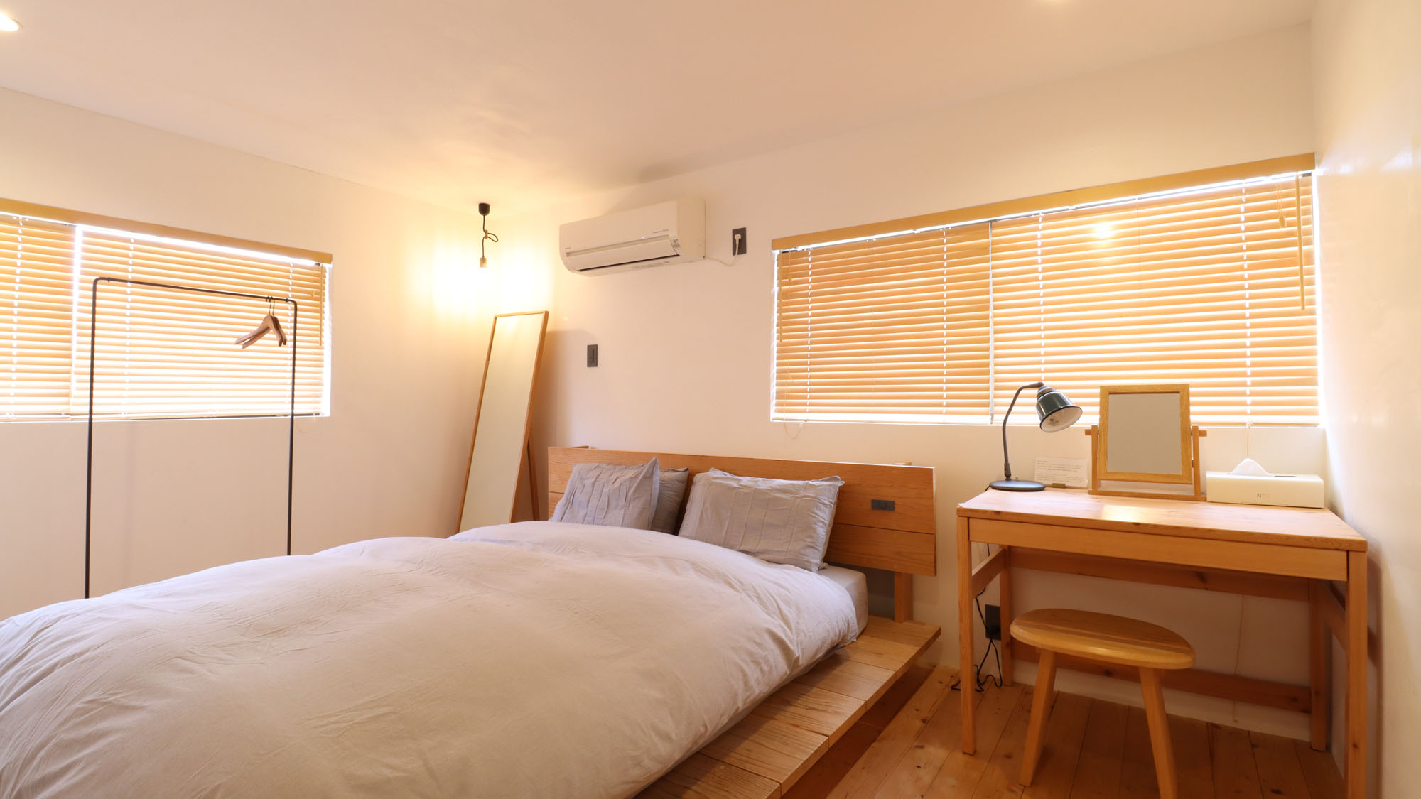 【客室／個室クイーンルーム】一人旅はもちろん、二人でも使いやすいお部屋です
