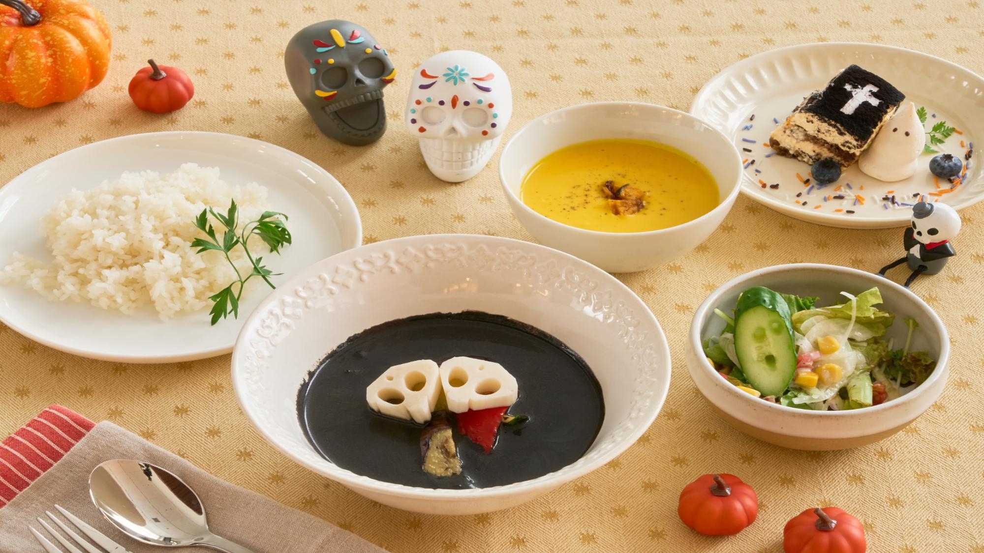 【翌日ランチ】ハロウィン限定の黒×赤のスパイシーランチを楽しむ★2026年7月開業☆