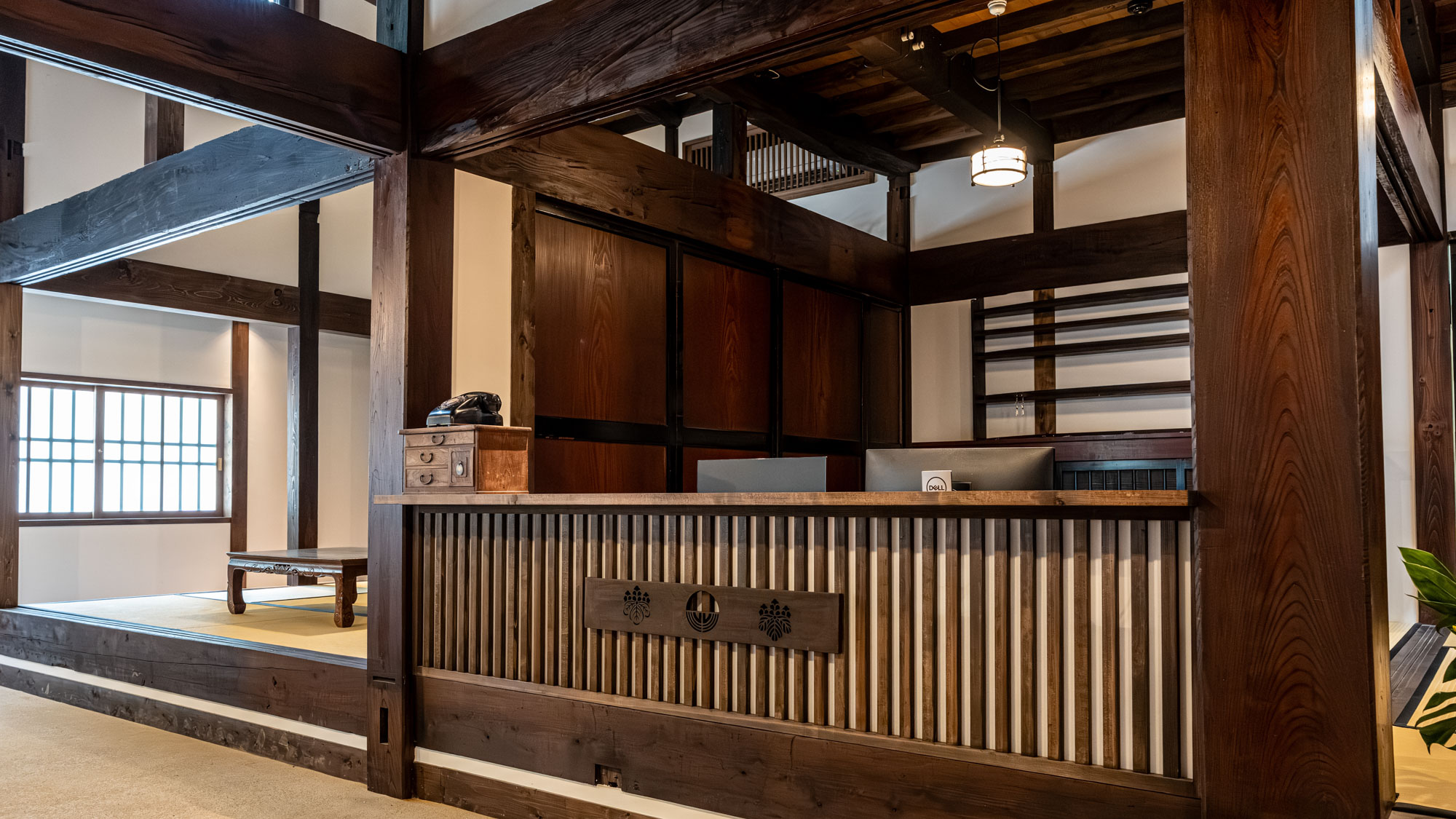 フロント「母屋」