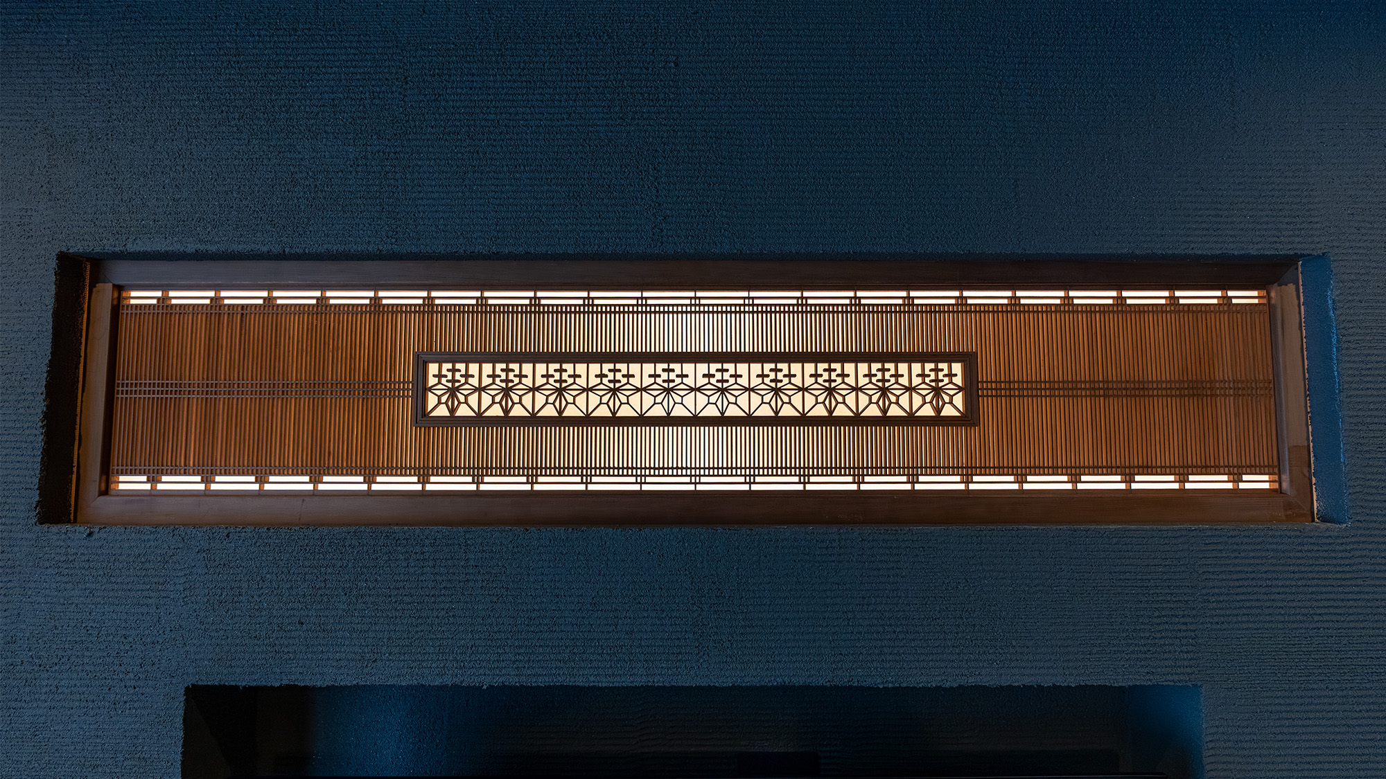 二間 吹抜けの家