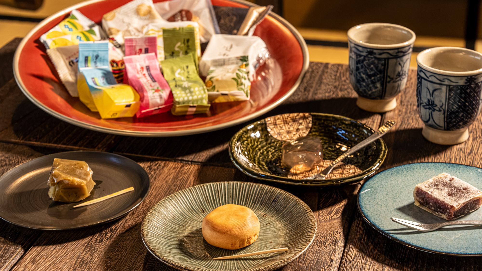 【オールインクルーシブ】お茶体験と伊豆銘菓を一緒に。(ラウンジ「母屋」)