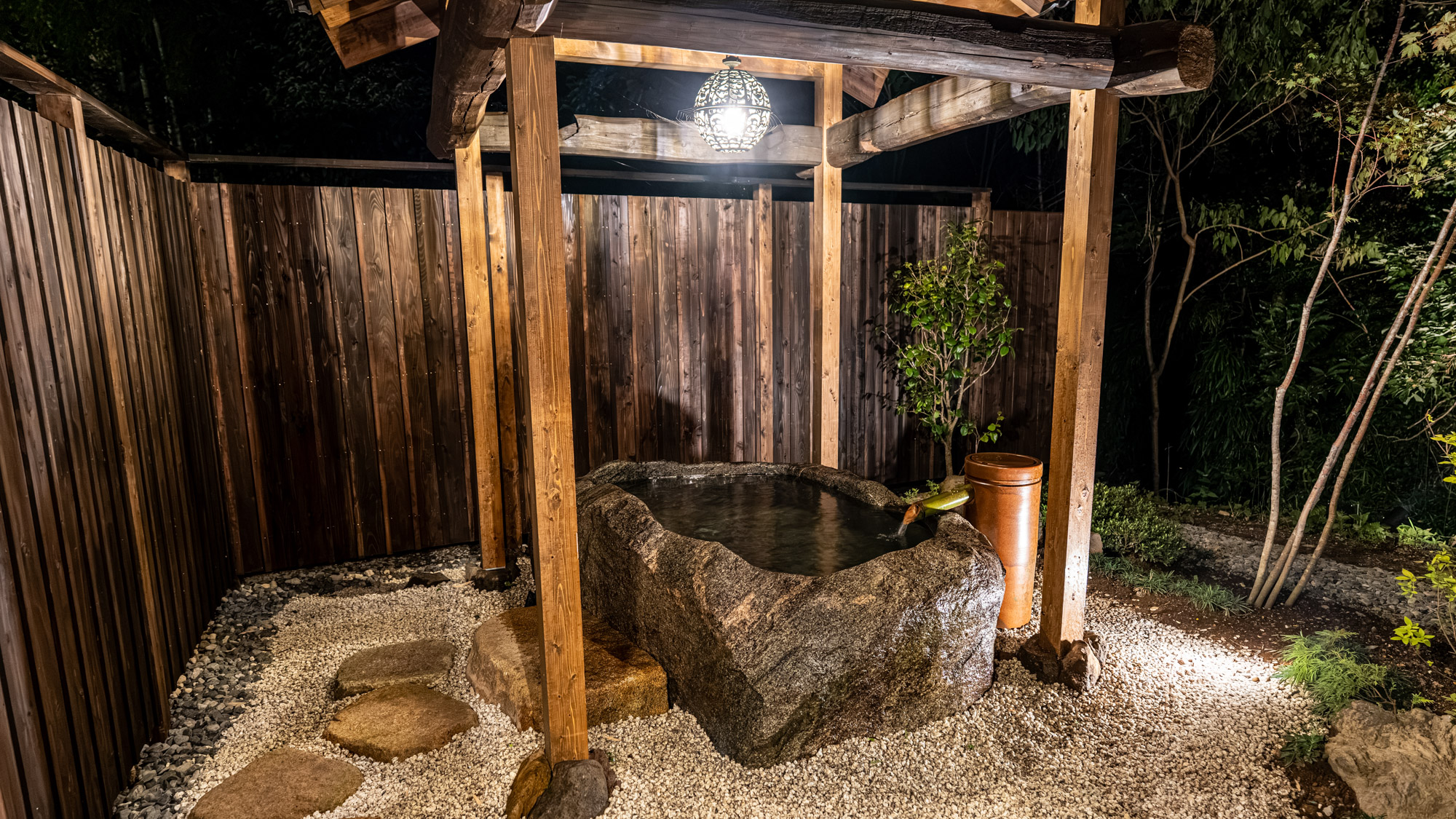 貸切露天風呂-彫岩の湯-