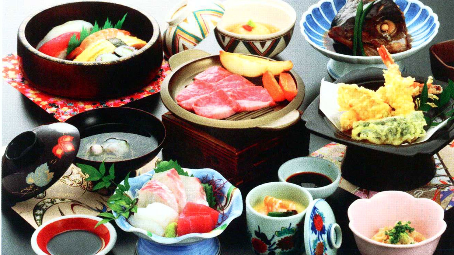 【夕朝食＋温泉券付き】旬の味覚を楽しむ和食御膳♪絶景を望む高台でゆったりステイ