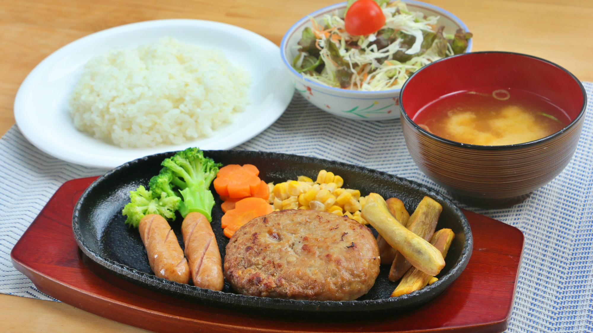 【鉄板焼きハンバーグ定食】