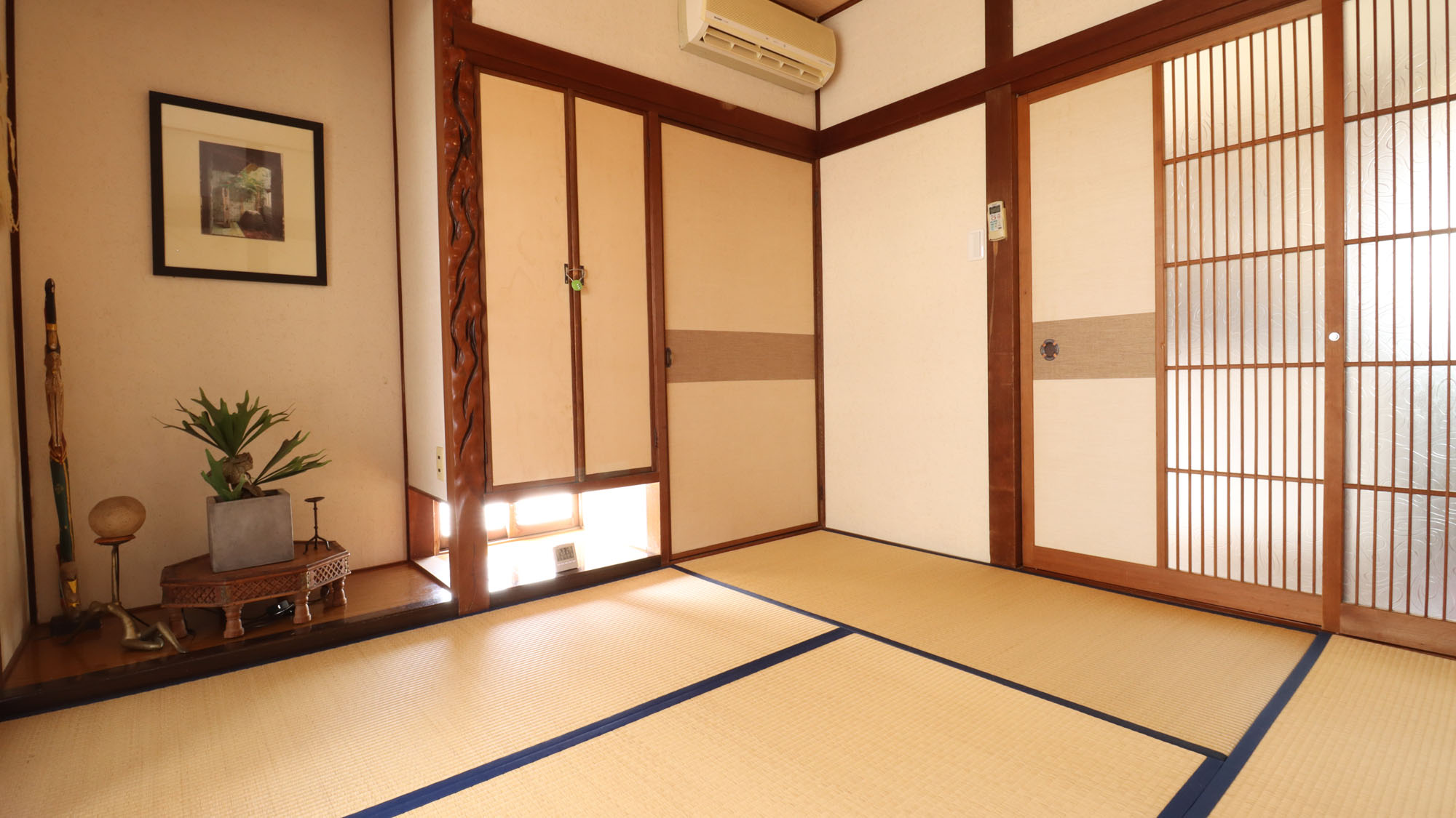 【室内】和の雰囲気も楽しめる、様々な雰囲気を併せ持つお宿です