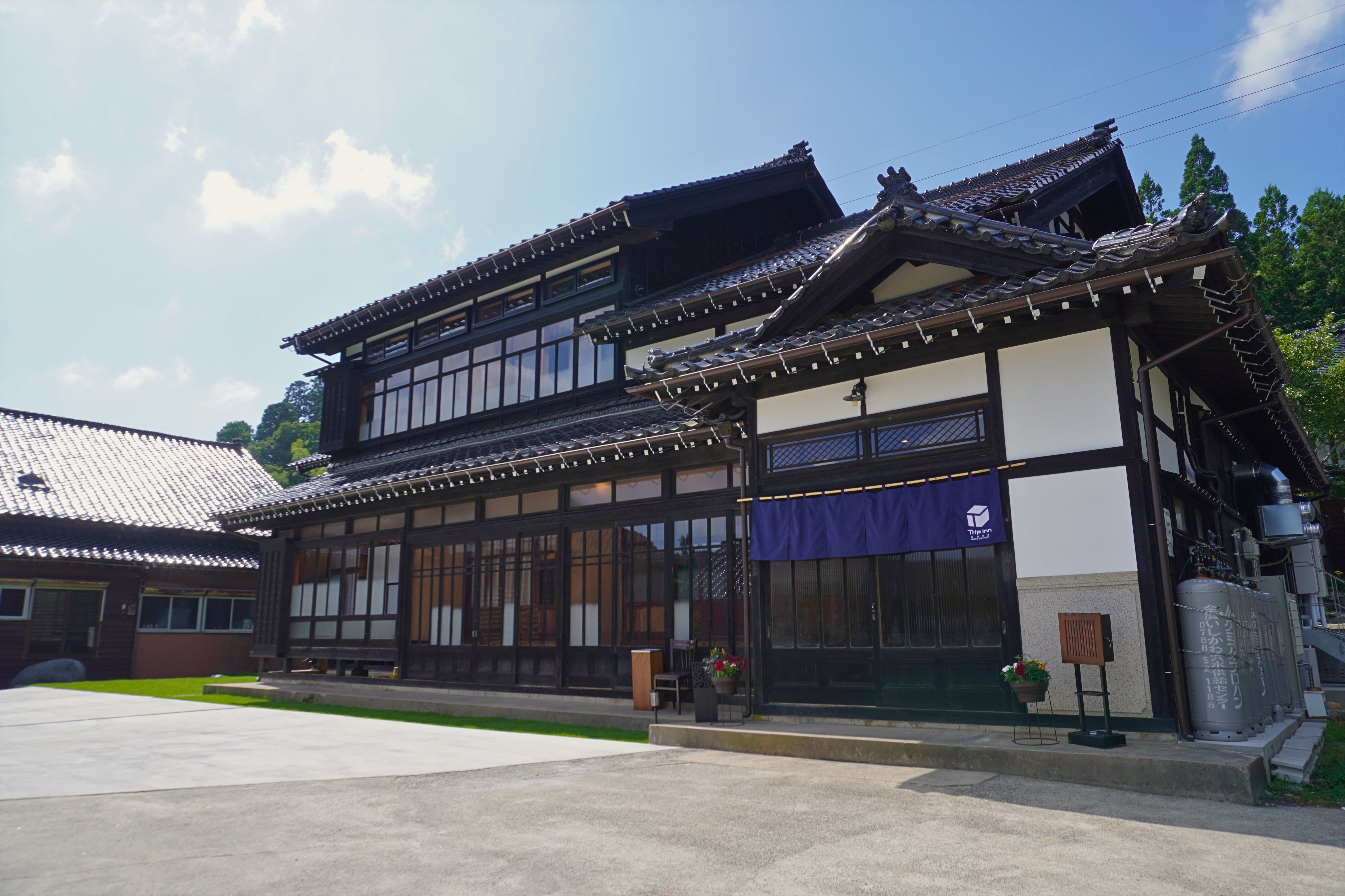 外観（日中）