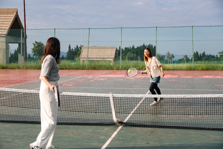 【テニスコート】全13面のオールウェザーコート！大自然の中のテニスをお楽しみください。