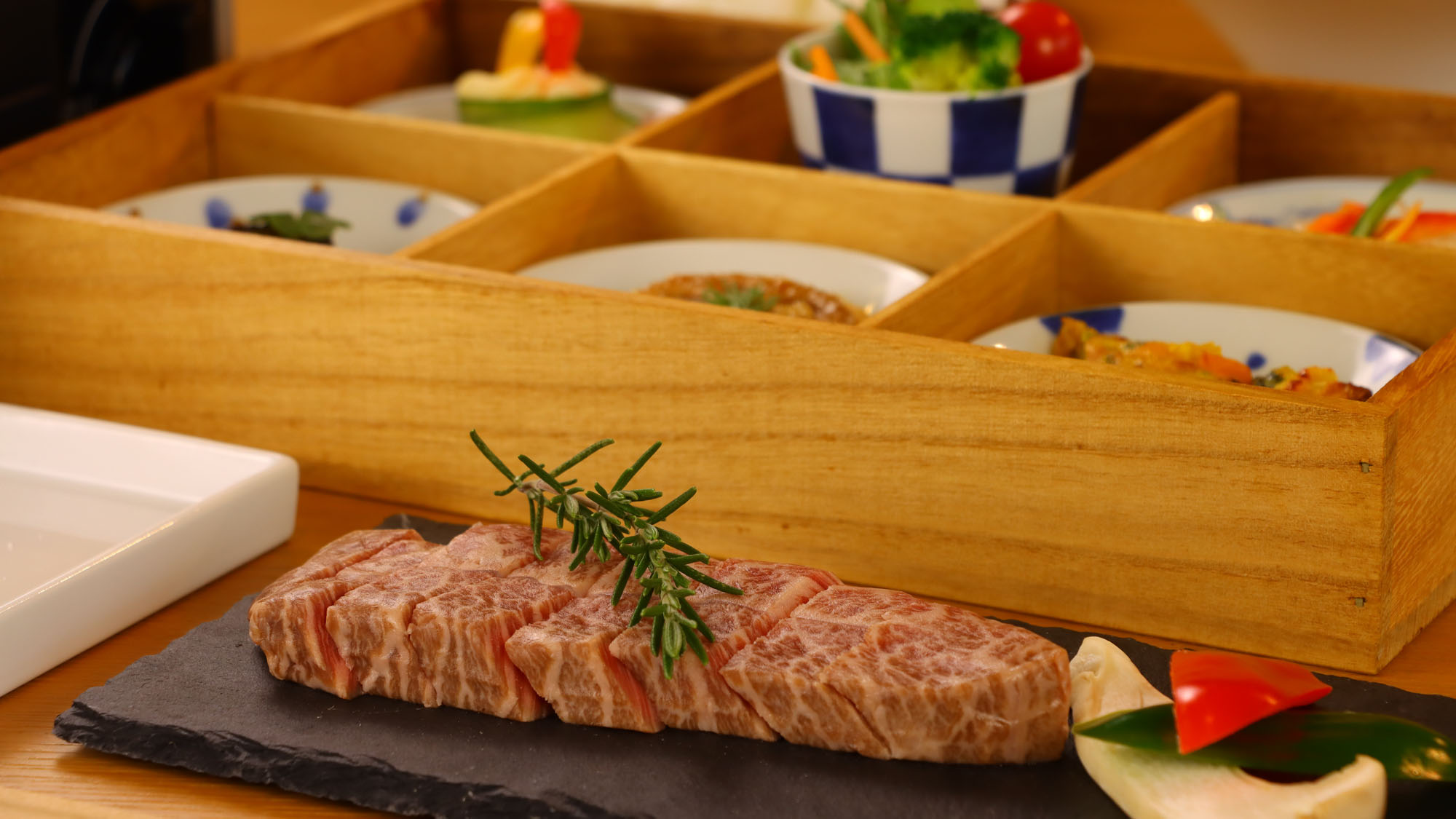 【お食事-グレードアップ-】柔らかい肉質と細かなサシが美味しい希少部位ミスジ！