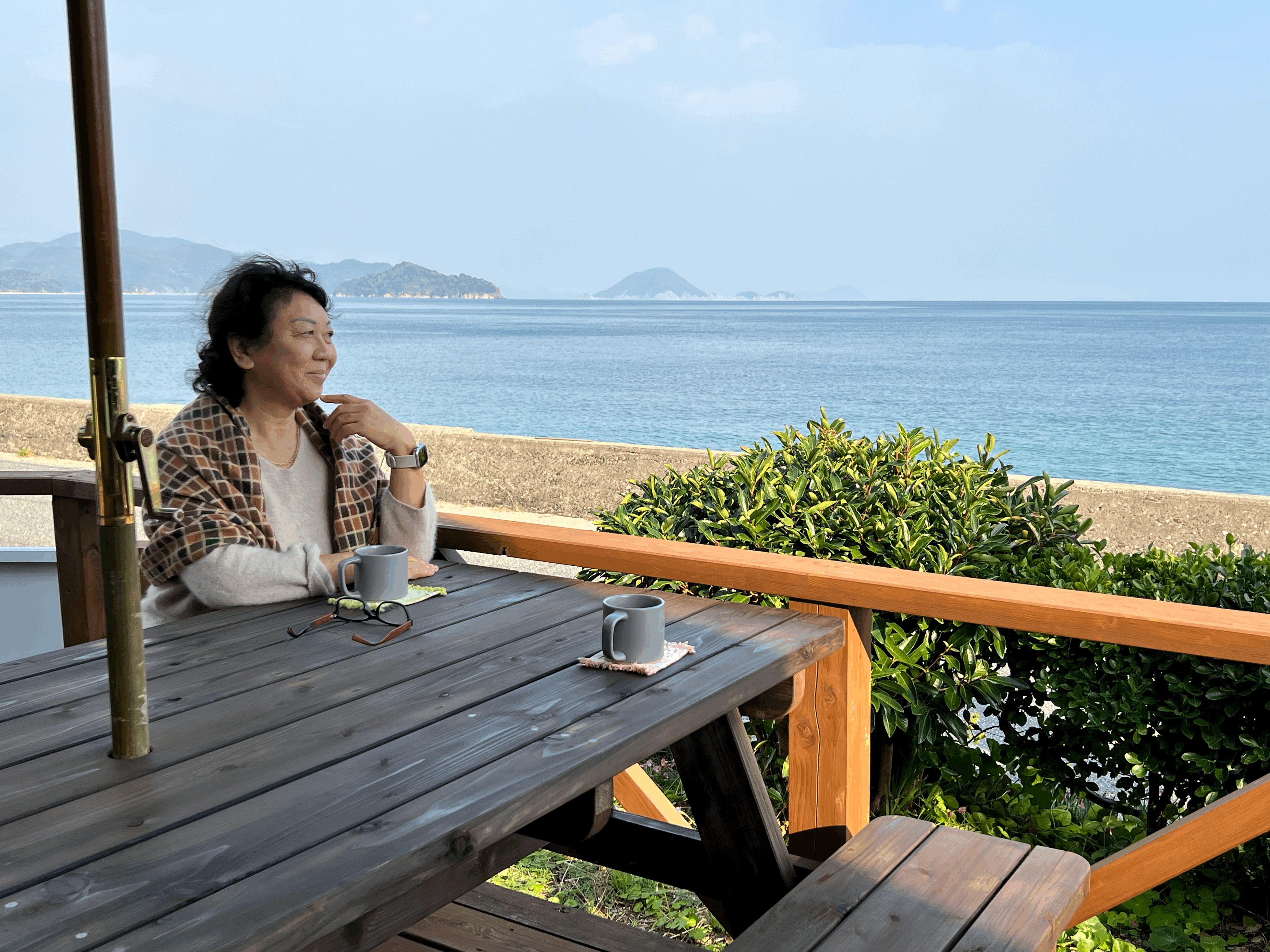 海を望むテラスで過ごすひととき
