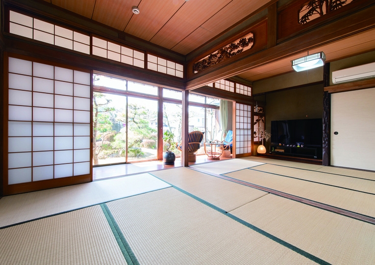 【朝食付き】1日1組限定｜6畳和室2間・広縁付き客室｜大型倉庫に屋内駐車・雨天も安心