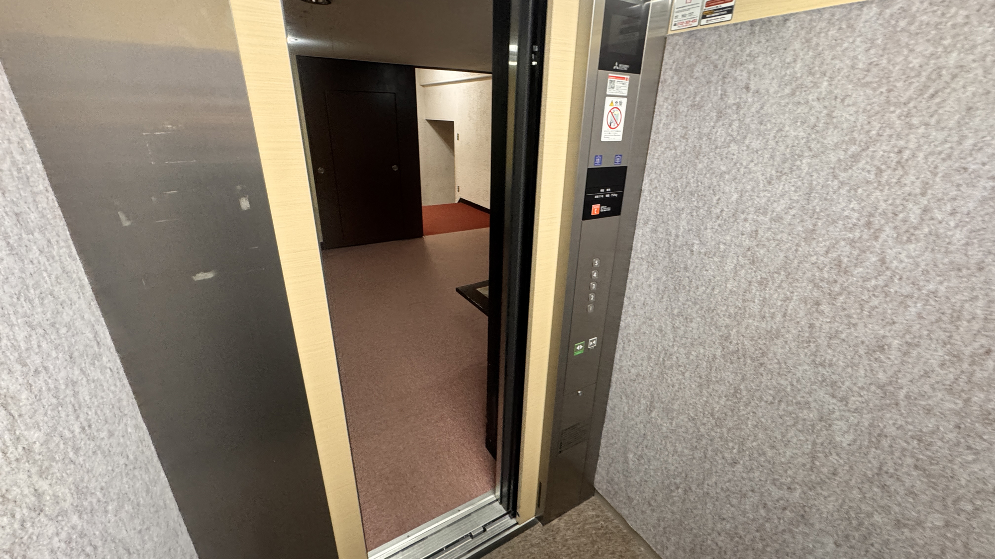 館内はエレベーターがございます