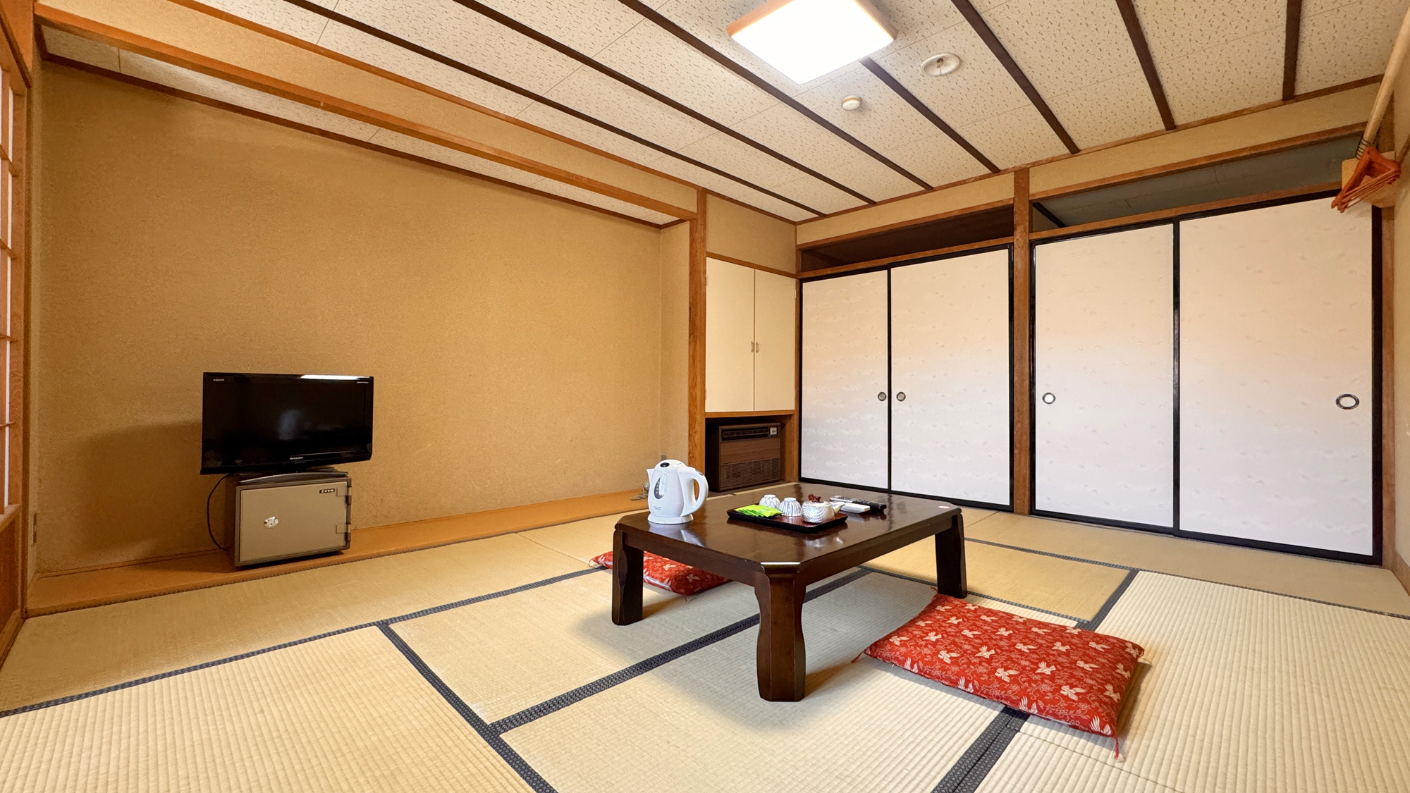 【和室10畳】広々ご利用ください
