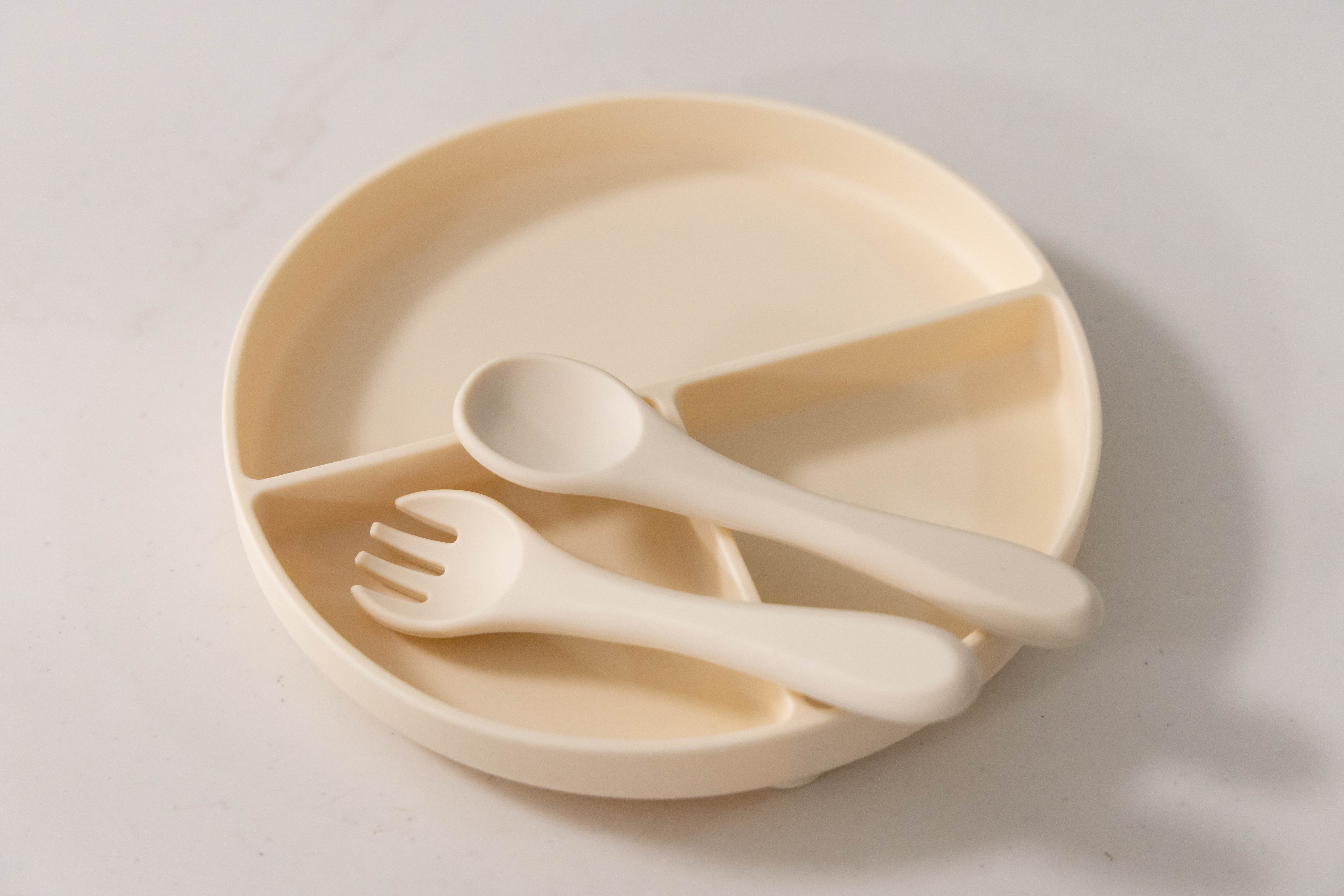 お子様用の食器