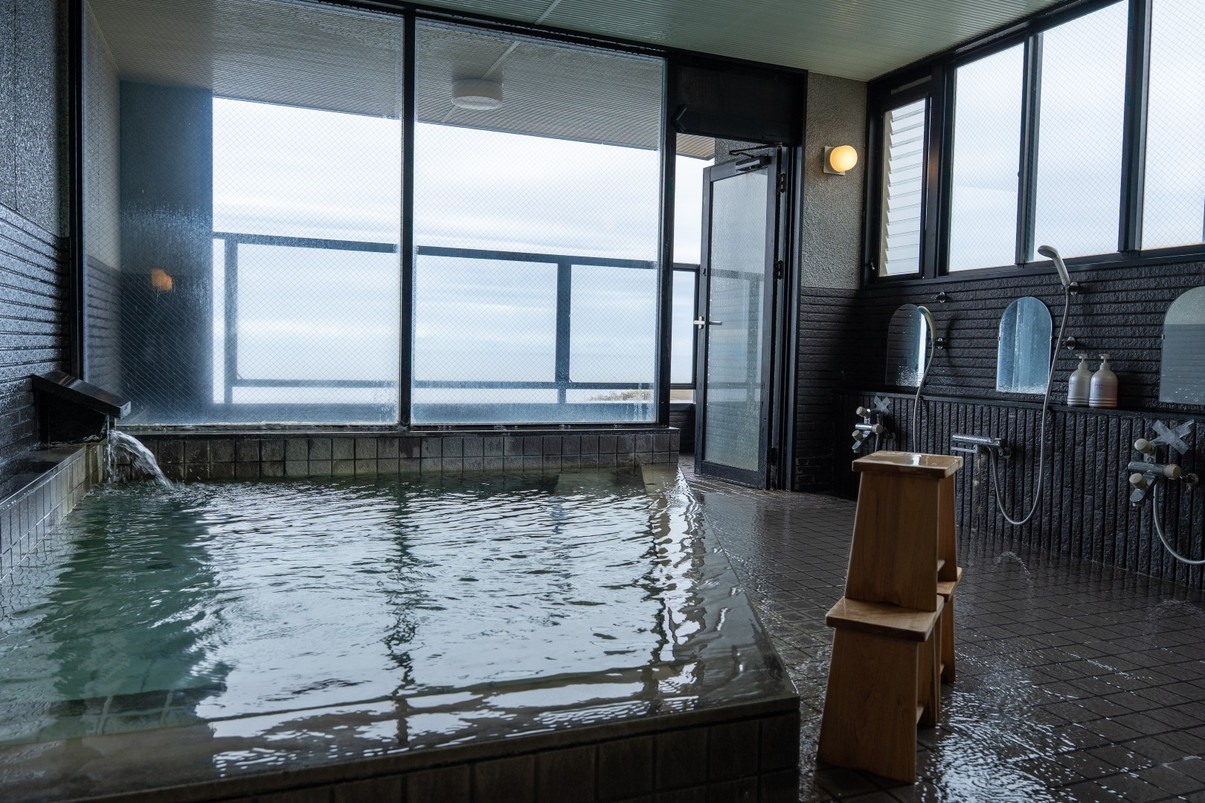 【素泊まり】天然温泉で癒しのひととき♪チェックイン25時まで！観光やビジネスにも！シンプルステイ