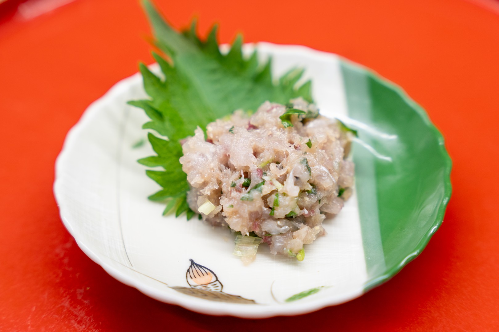 お酒のお供にも、白米に乗せても箸が止まらない自家製の『地魚のなめろう』。