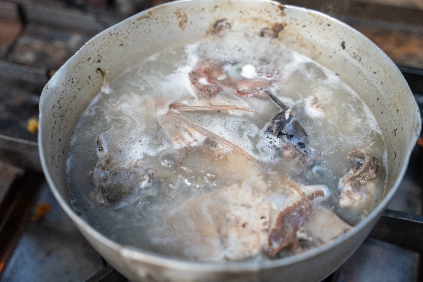 地魚の旨味を凝縮する出汁仕込み。