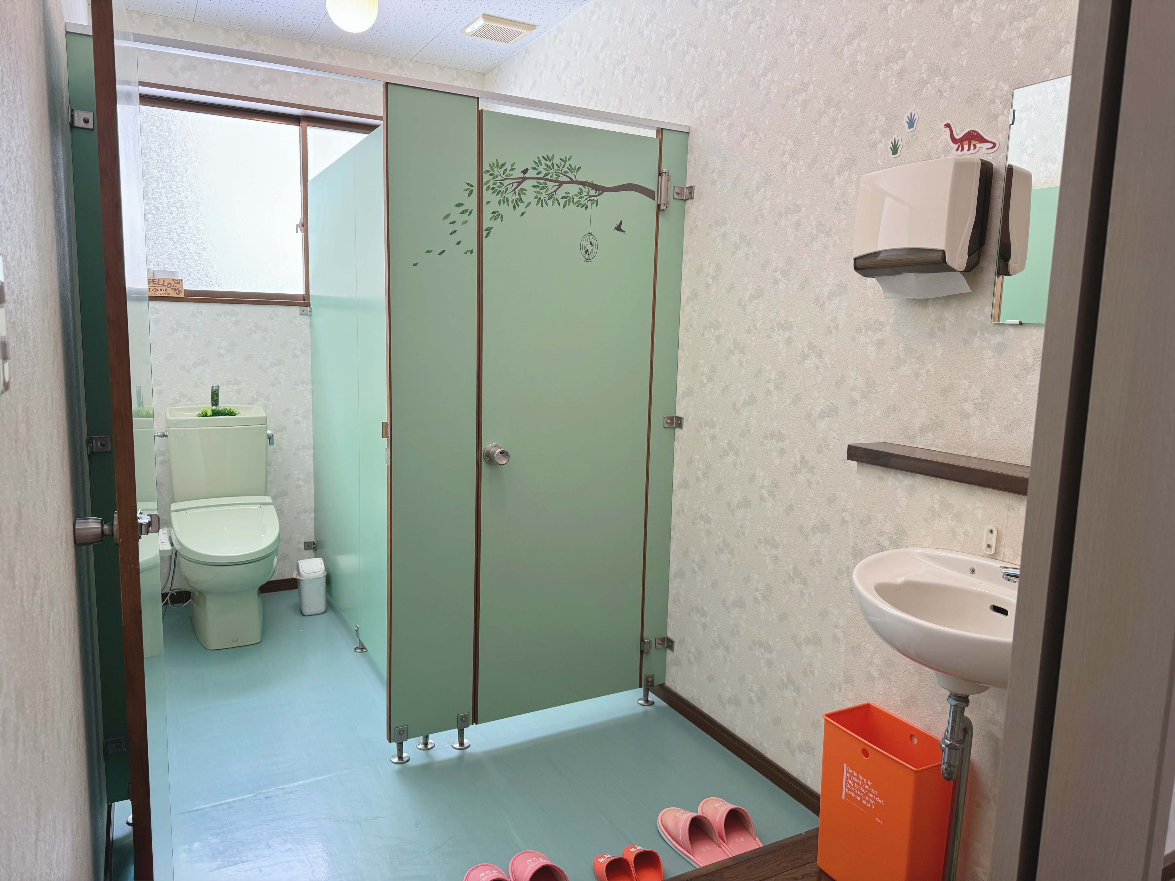 二階、女子トイレ（共用）