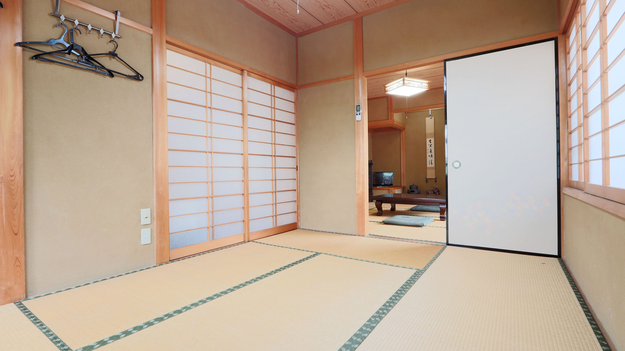 客室_蛍庵_リビング横の6畳和室寝室として。*
