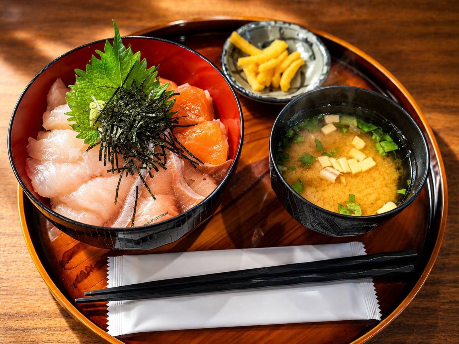 【豪華海鮮丼夕食】東紀州の海の幸を盛り込んだ一杯をご堪能！こだわり海鮮を楽しむ1泊夕食付きプラン