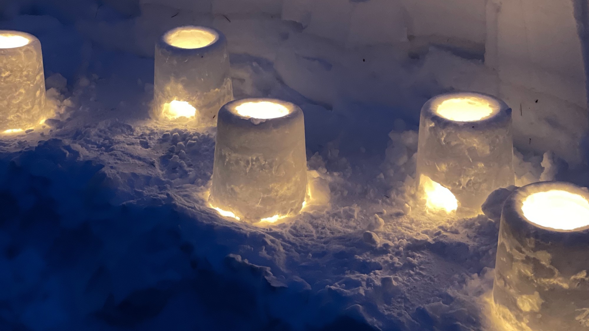 雪灯ろう 寒い冬に温かな光を演出します