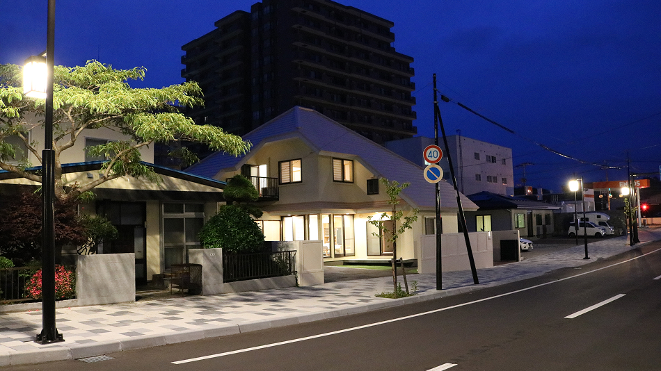 外観　夜