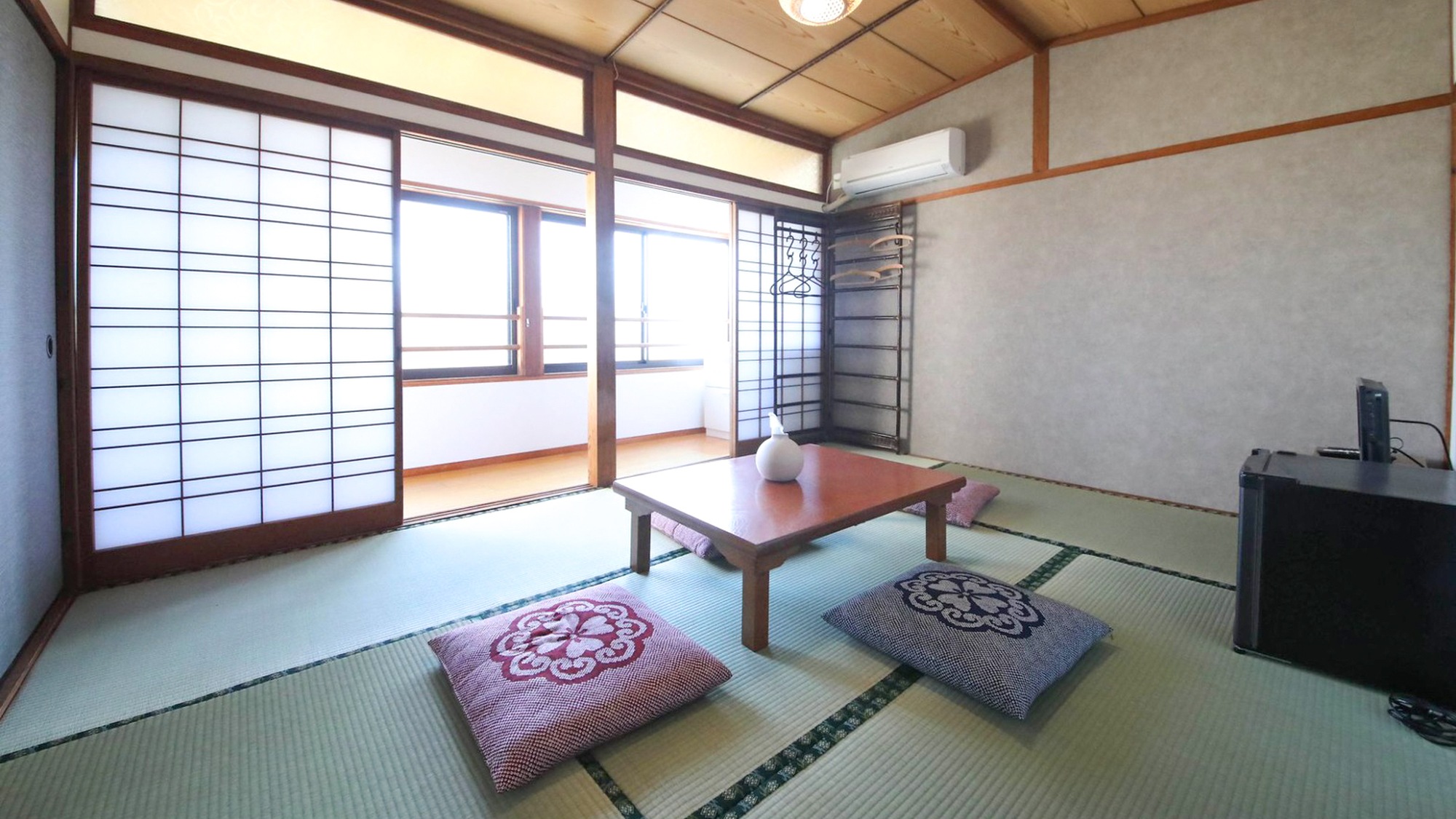 ・【縁付き和室（1～4名様用）】旅先でも自分を労わる癒しの拠点に。男性のお客様も歓迎です