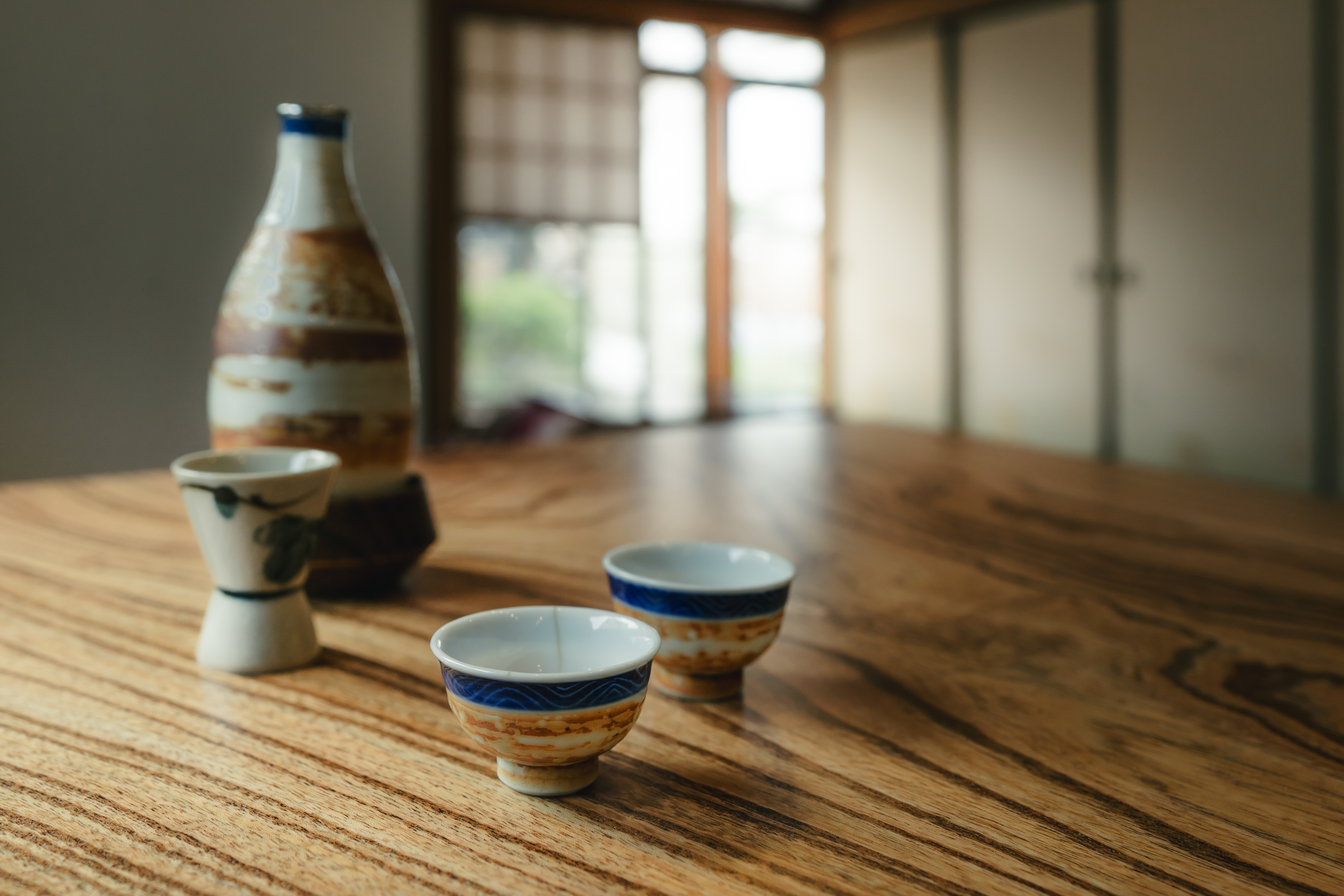 ダイニング｜徳利と盃、和の食卓しつらえ