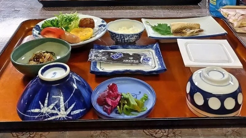 【17時後チェックイン〜翌朝８時半前チェックアウト・平日時短朝食付きプラン】駐車場、洗濯機無料