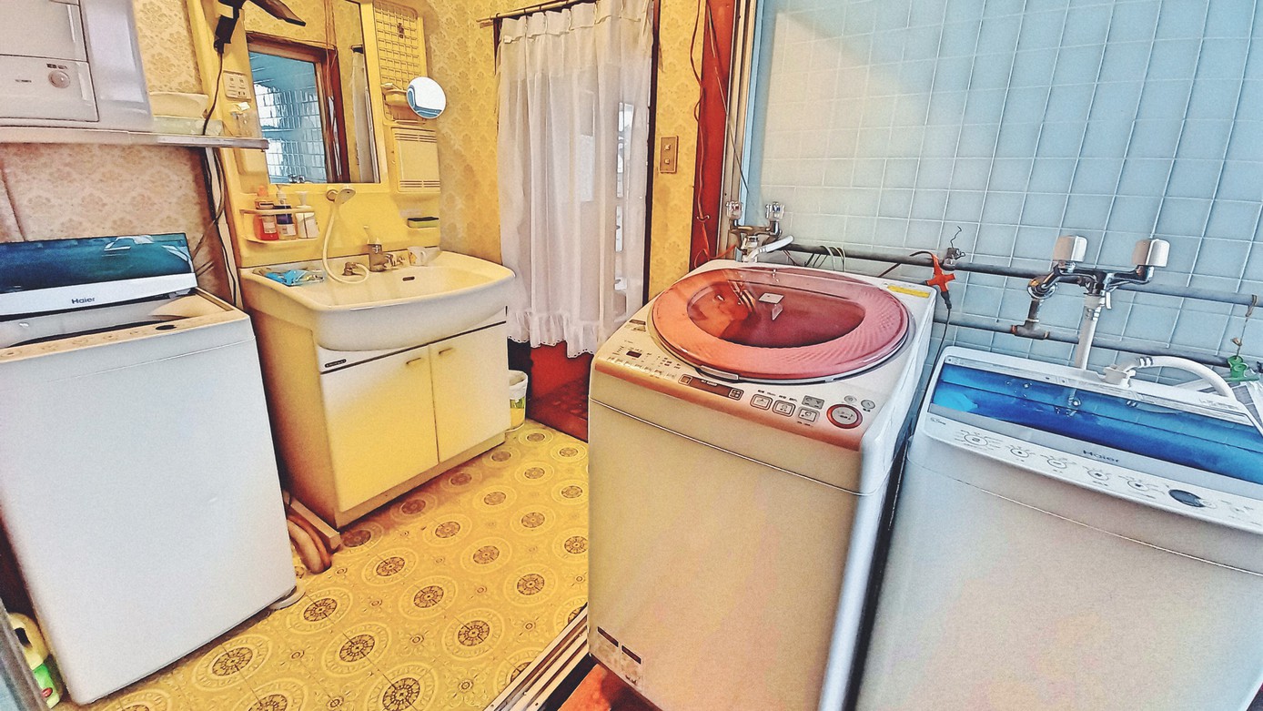 【17時後チェックイン〜翌朝８時半前チェックアウト・夏季時短素泊まり】コンビニ徒歩５分、洗濯機無料