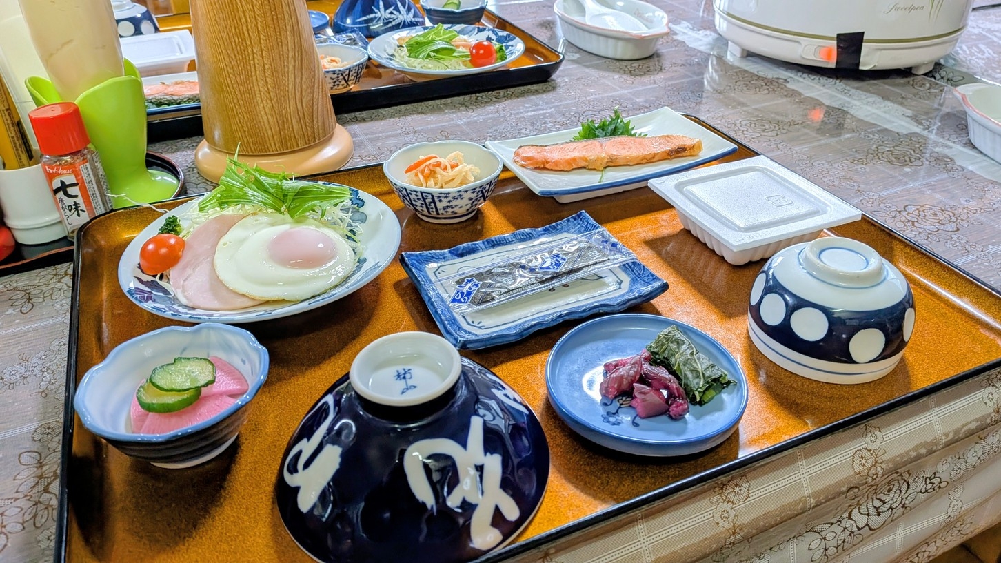【17時後チェックイン〜翌朝８時半前チェックアウト・平日時短朝食付きプラン】駐車場、洗濯機無料
