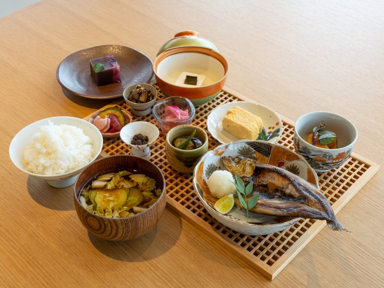 【朝食付き】ゆっくり目覚める里山の朝｜あわいの朝ごはん