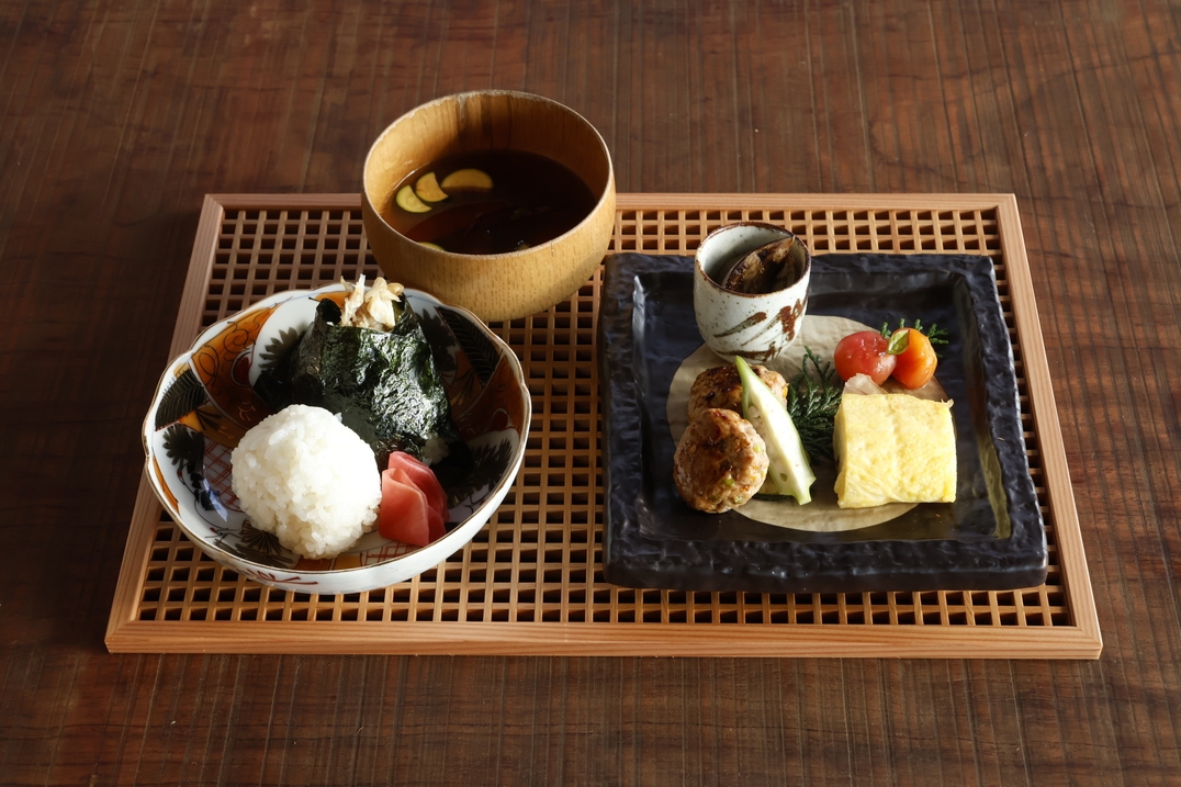 【朝食付き】ゆっくり目覚める里山の朝｜あわいの朝ごはん